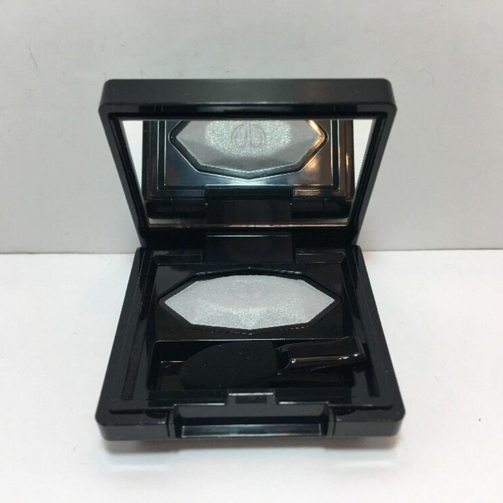 CLE DE PEAU - BEAUTE - SATIN EYE COLOR - 117 - BRUSH - .07 OZ - NEW AND BOXED - Picture 2 of 4